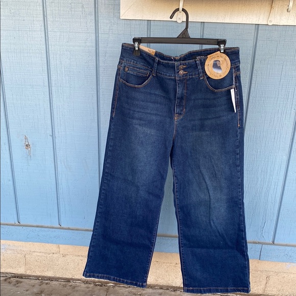 Curve Appeal High-Rise Wide Leg Jeans - Picture 1 of 6